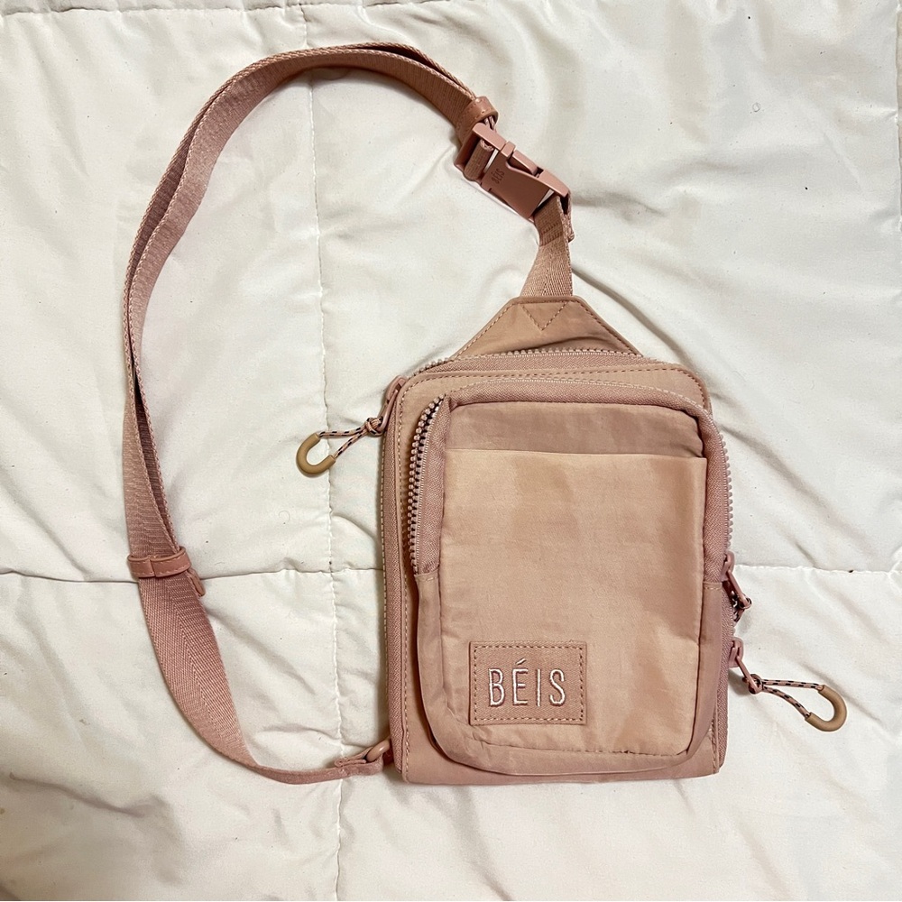 Beis The Sport Sling Bag (blush)
